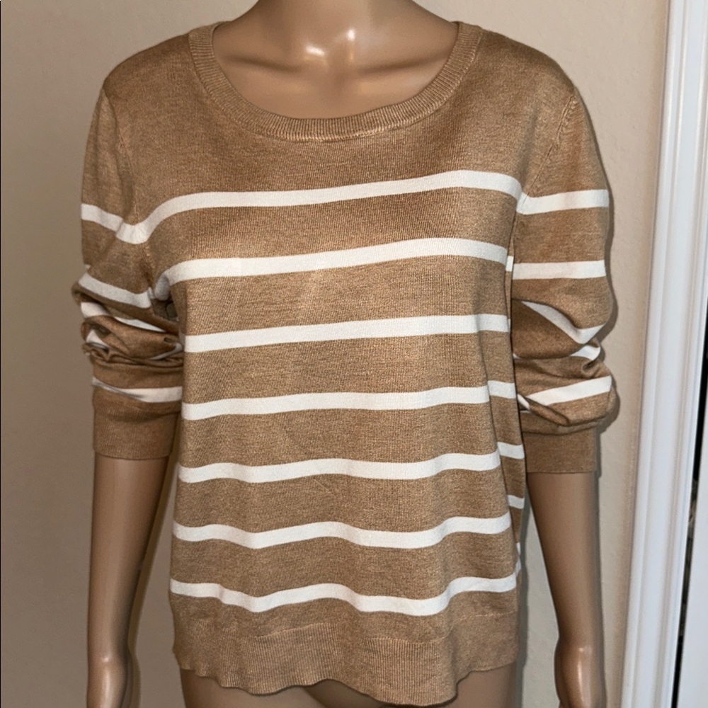 NWT Vince Camuto Tan and White Striped Sweater size large. - Picture 4 of 14